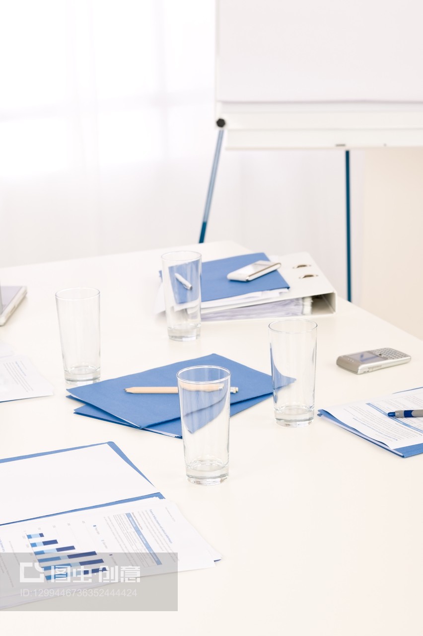 商務(wù)會議前 桌上辦公用品的精細準備與銷售策略